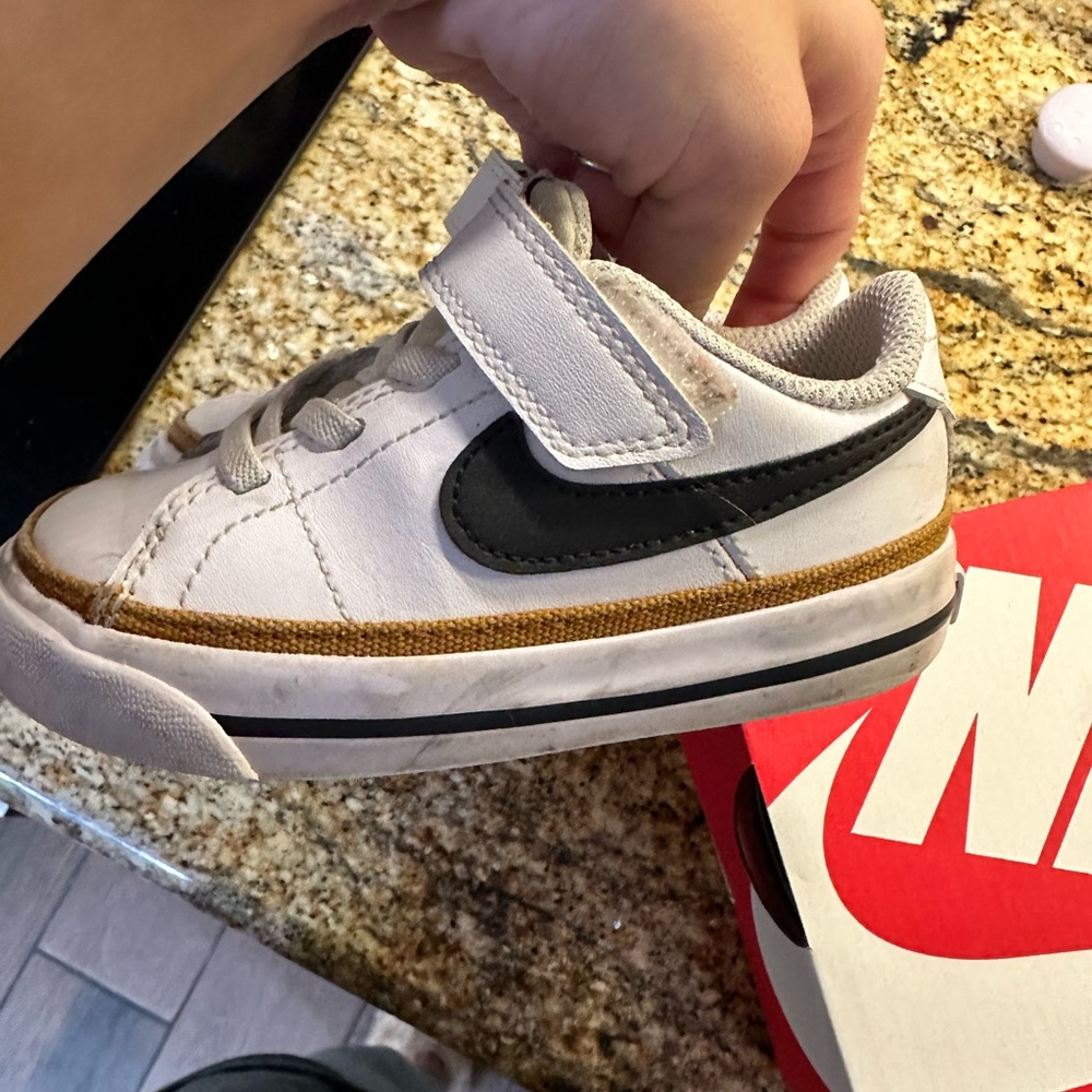 Nike court legacy sneakers